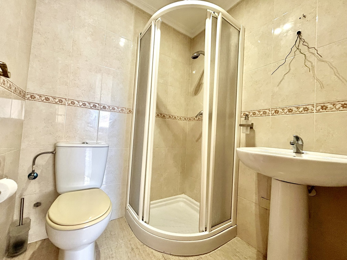 For sale - 2 Bedroom 2 Bathroom Apartment - Middle Floor Apartment in Torrevieja - Torrevieja Centro  - Alicante