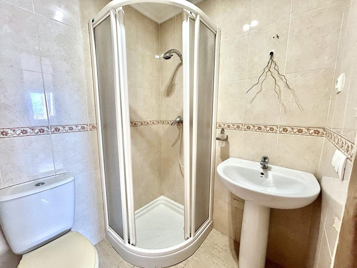 For sale - 2 Bedroom 2 Bathroom Apartment - Middle Floor Apartment in Torrevieja - Torrevieja Centro  - Alicante