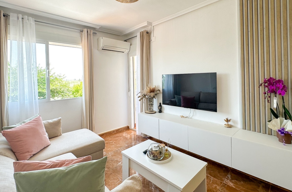 2 Bedroom 2 Bathroom Apartment - Middle Floor Apartment in Guardamar del Segura