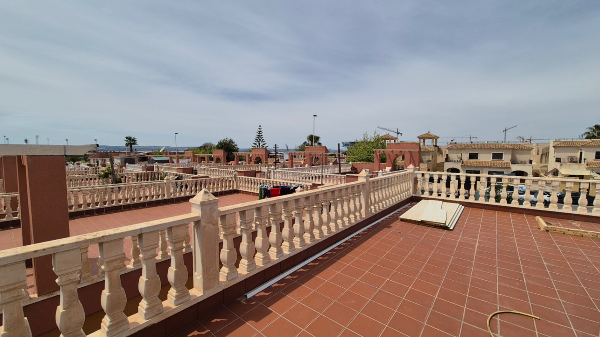 For sale - 2 Bedroom 2 Bathroom House - Detached Villa in Torrevieja - Torrevieja Centro  - Alicante