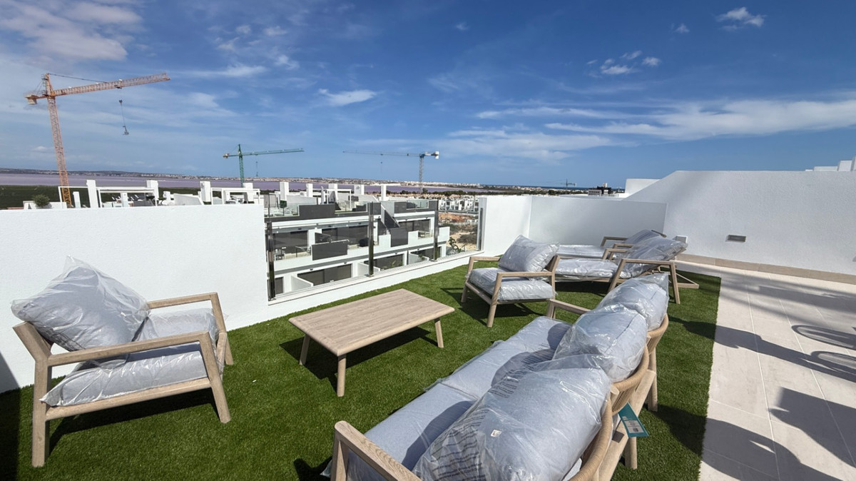 For sale - 2 Bedroom 1 Bathroom Apartment - Penthouse in Torrevieja - Torrevieja Centro  - Alicante
