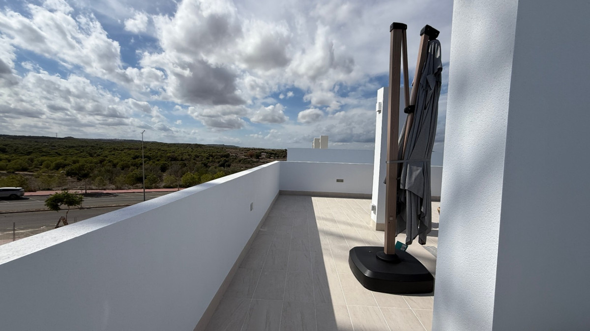 For sale - 2 Bedroom 1 Bathroom Apartment - Penthouse in Torrevieja - Torrevieja Centro  - Alicante