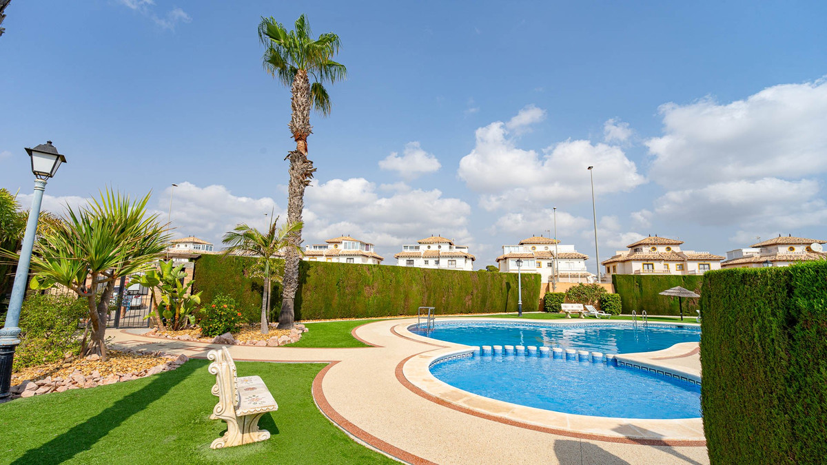 For sale - 3 Bedroom 2 Bathroom House - Quad in Orihuela - Lomas de Cabo Roig  - Alicante