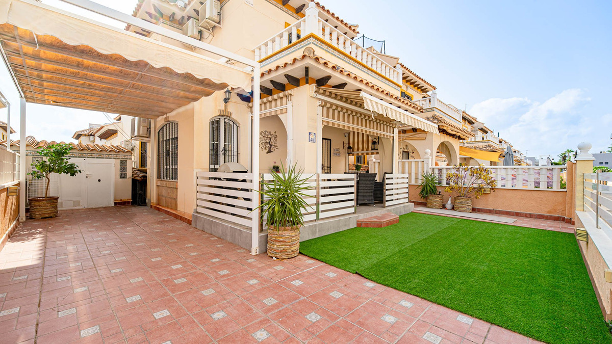 For sale - 3 Bedroom 2 Bathroom House - Quad in Orihuela - Lomas de Cabo Roig  - Alicante