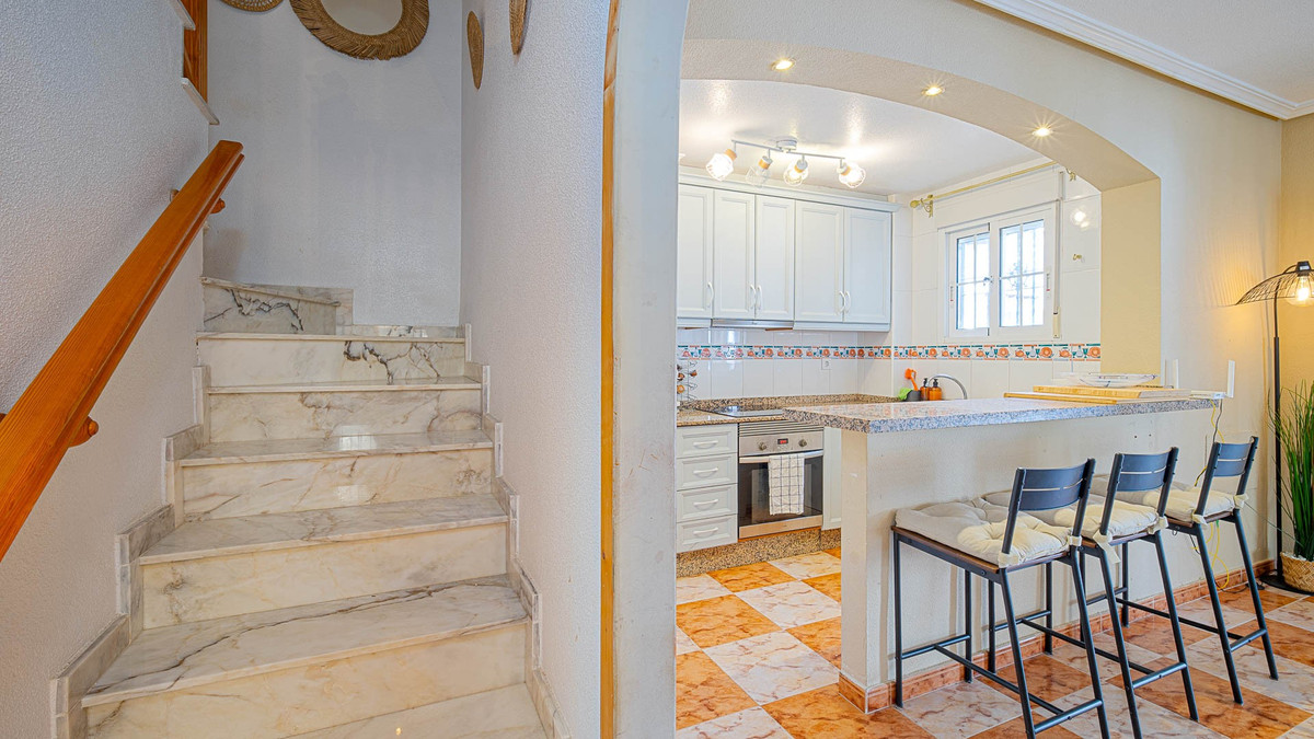 For sale - 3 Bedroom 2 Bathroom House - Quad in Orihuela - Lomas de Cabo Roig  - Alicante