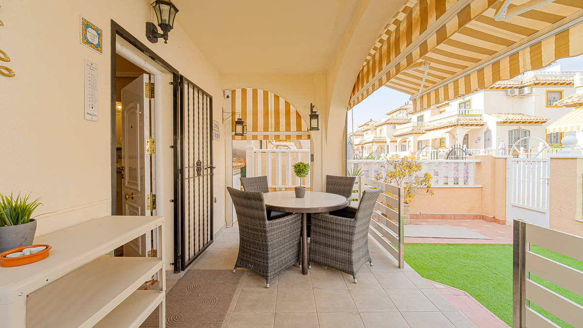 For sale - 3 Bedroom 2 Bathroom House - Quad in Orihuela - Lomas de Cabo Roig  - Alicante