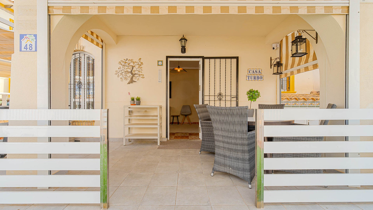 For sale - 3 Bedroom 2 Bathroom House - Quad in Orihuela - Lomas de Cabo Roig  - Alicante