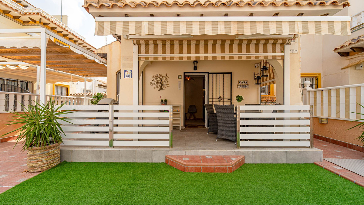 For sale - 3 Bedroom 2 Bathroom House - Quad in Orihuela - Lomas de Cabo Roig  - Alicante