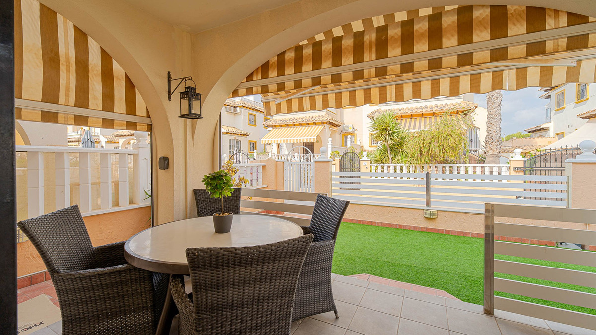 For sale - 3 Bedroom 2 Bathroom House - Quad in Orihuela - Lomas de Cabo Roig  - Alicante