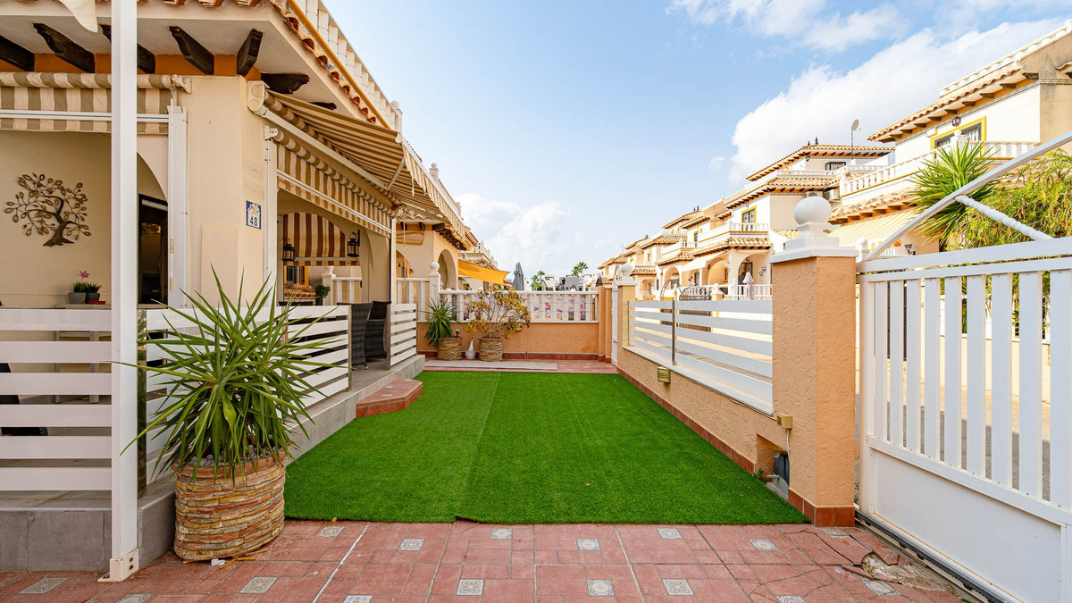 For sale - 3 Bedroom 2 Bathroom House - Quad in Orihuela - Lomas de Cabo Roig  - Alicante