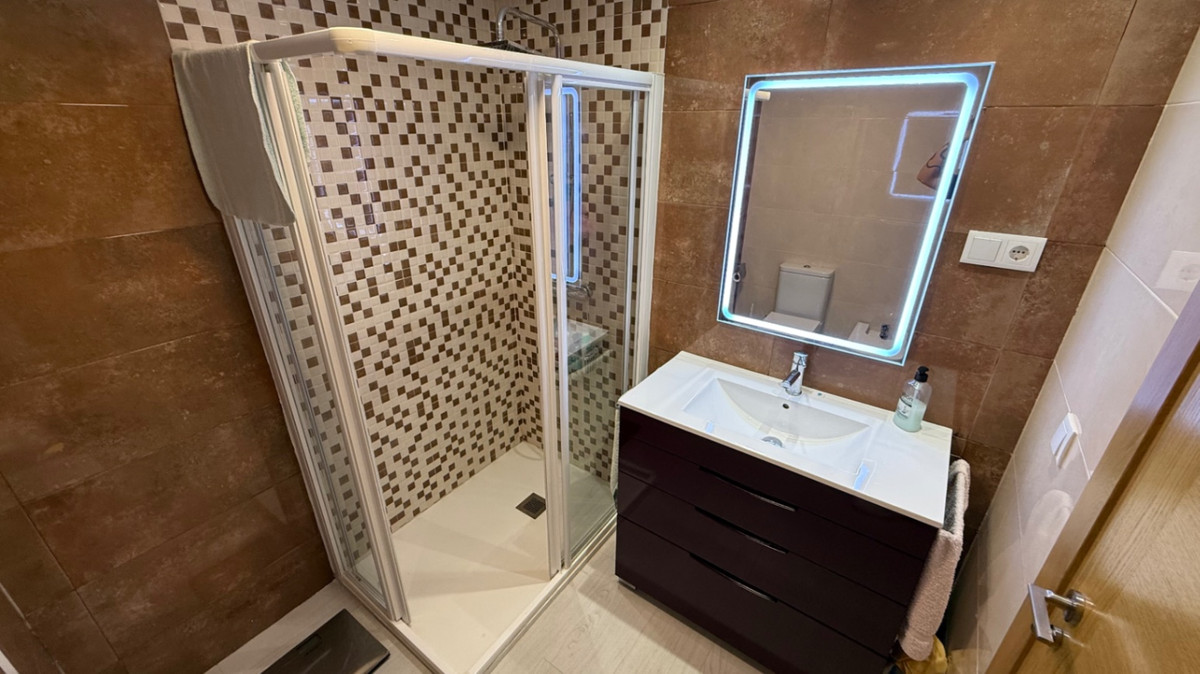 For sale - 3 Bedroom 1 Bathroom Apartment - Ground Floor Apartment in Torrevieja - Torrevieja Centro  - Alicante