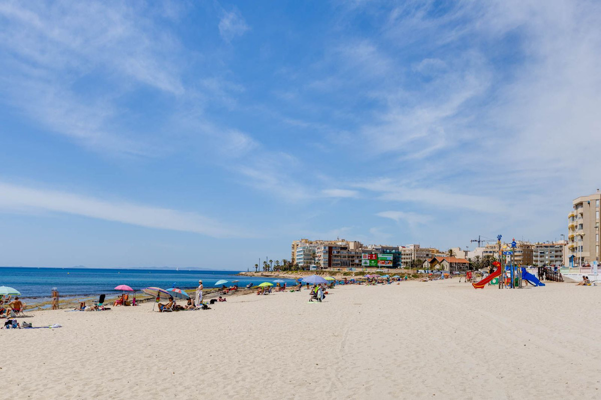 For sale - 2 Bedroom 1 Bathroom Apartment - Top Floor Apartment in Torrevieja - Torrevieja Centro  - Alicante