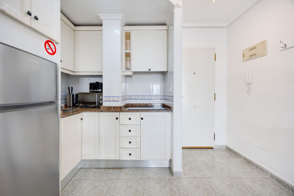 For sale - 2 Bedroom 1 Bathroom Apartment - Top Floor Apartment in Torrevieja - Torrevieja Centro  - Alicante
