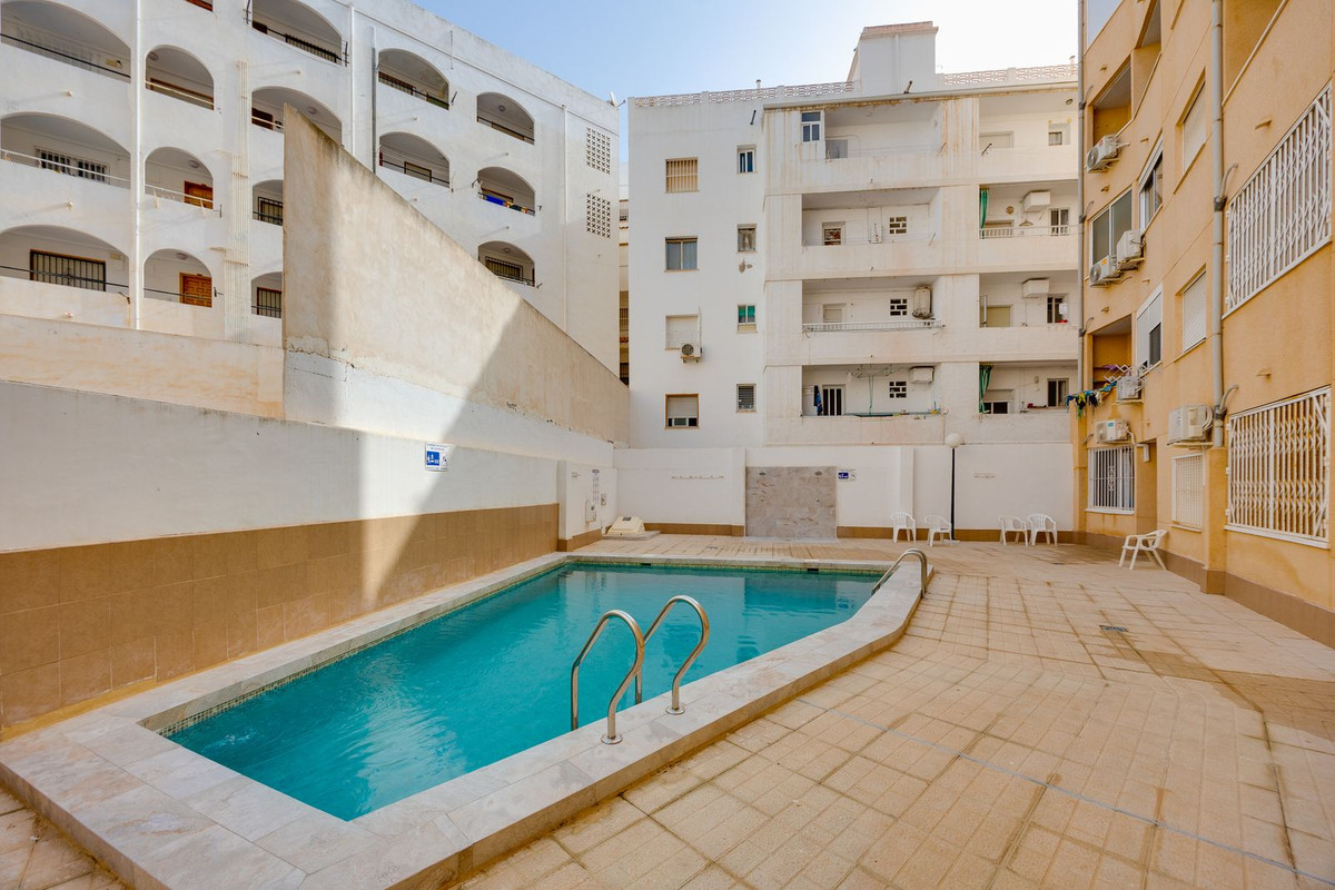 For sale - 2 Bedroom 1 Bathroom Apartment - Top Floor Apartment in Torrevieja - Torrevieja Centro  - Alicante