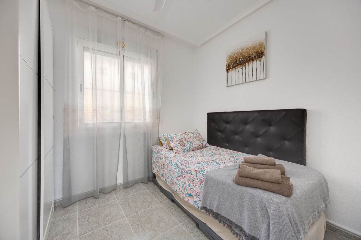 For sale - 2 Bedroom 1 Bathroom Apartment - Top Floor Apartment in Torrevieja - Torrevieja Centro  - Alicante