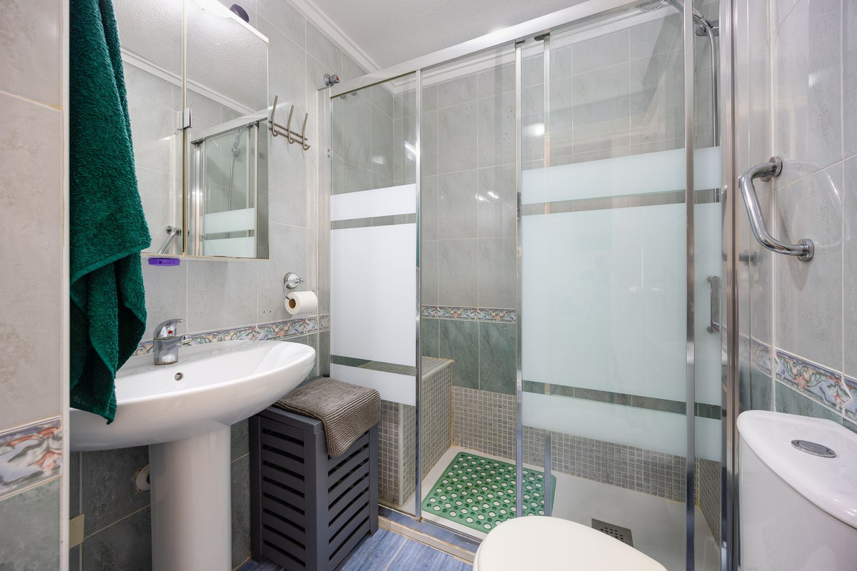 For sale - 2 Bedroom 1 Bathroom Apartment - Top Floor Apartment in Torrevieja - Torrevieja Centro  - Alicante