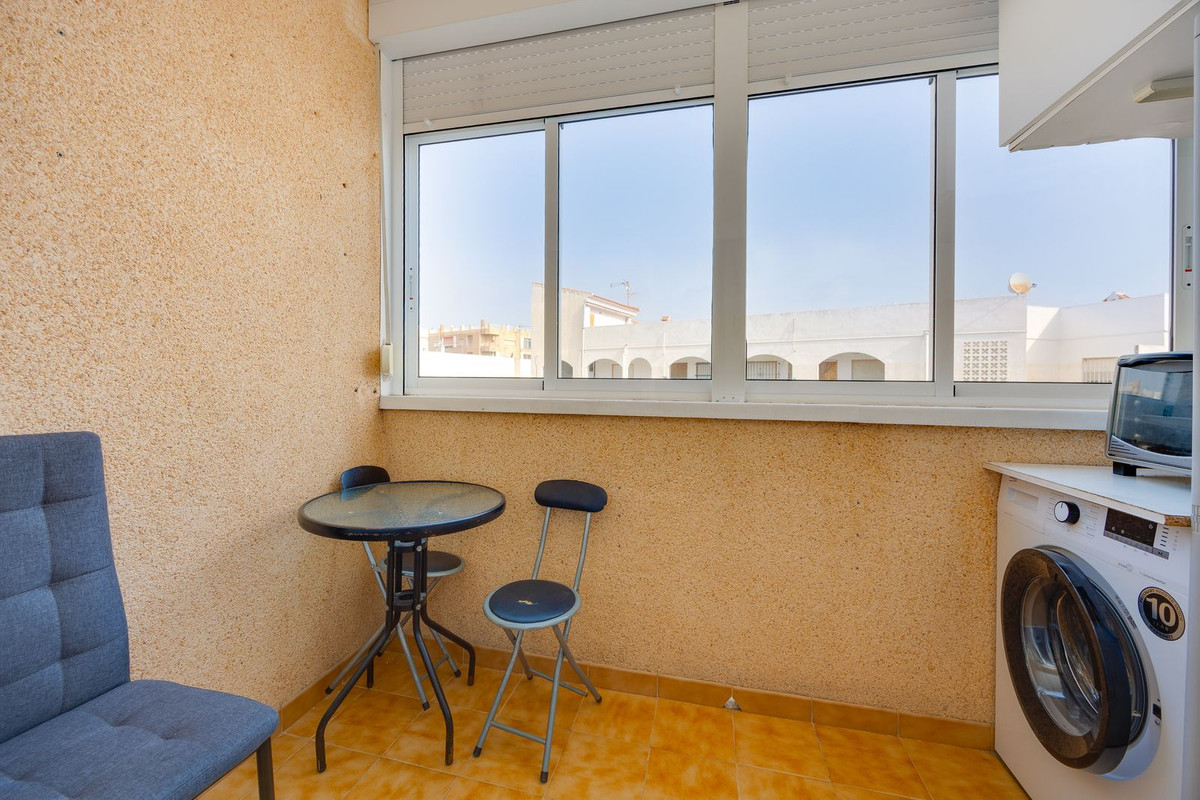 For sale - 2 Bedroom 1 Bathroom Apartment - Top Floor Apartment in Torrevieja - Torrevieja Centro  - Alicante