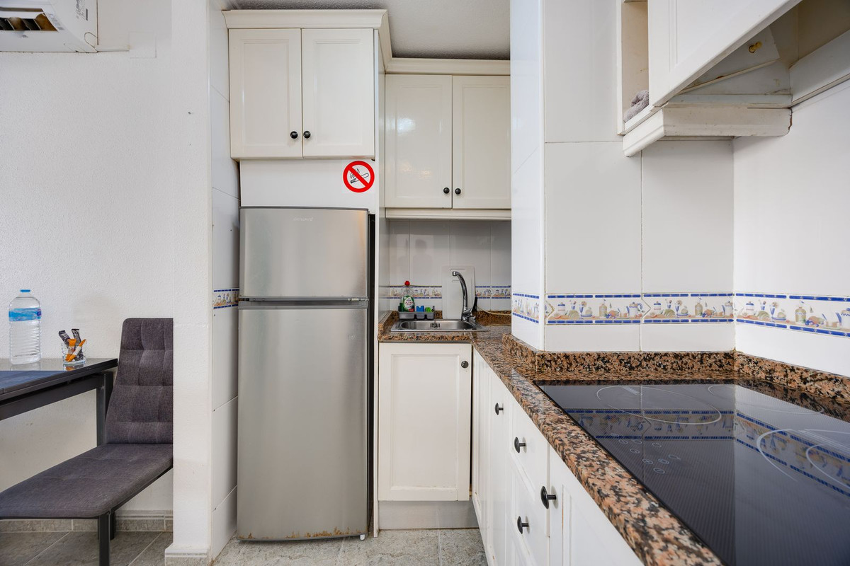 For sale - 2 Bedroom 1 Bathroom Apartment - Top Floor Apartment in Torrevieja - Torrevieja Centro  - Alicante