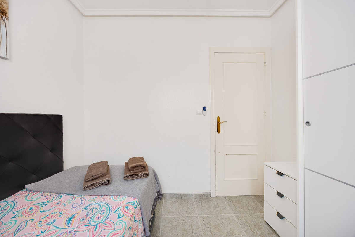 For sale - 2 Bedroom 1 Bathroom Apartment - Top Floor Apartment in Torrevieja - Torrevieja Centro  - Alicante
