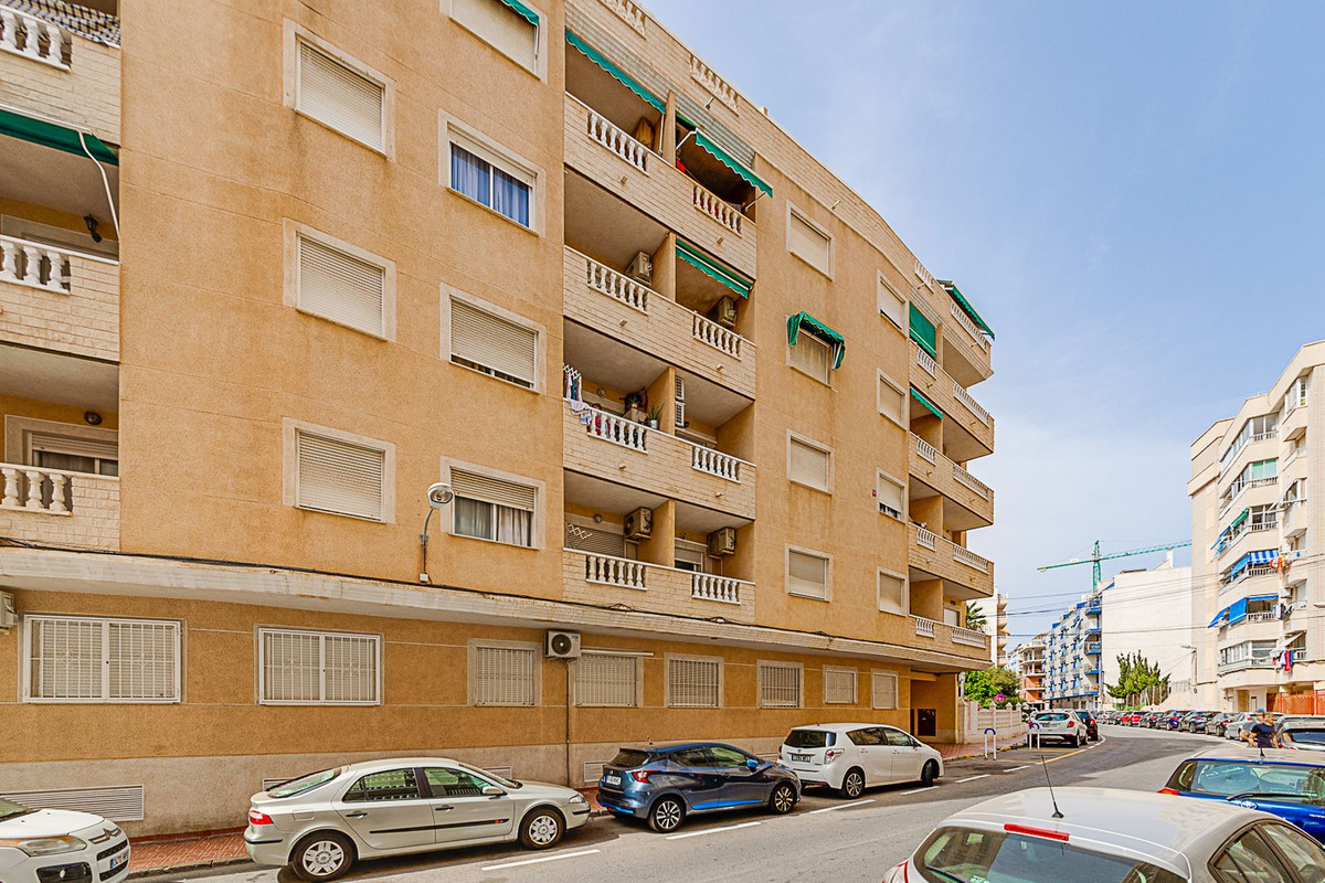 For sale - 2 Bedroom 1 Bathroom Apartment - Top Floor Apartment in Torrevieja - Torrevieja Centro  - Alicante