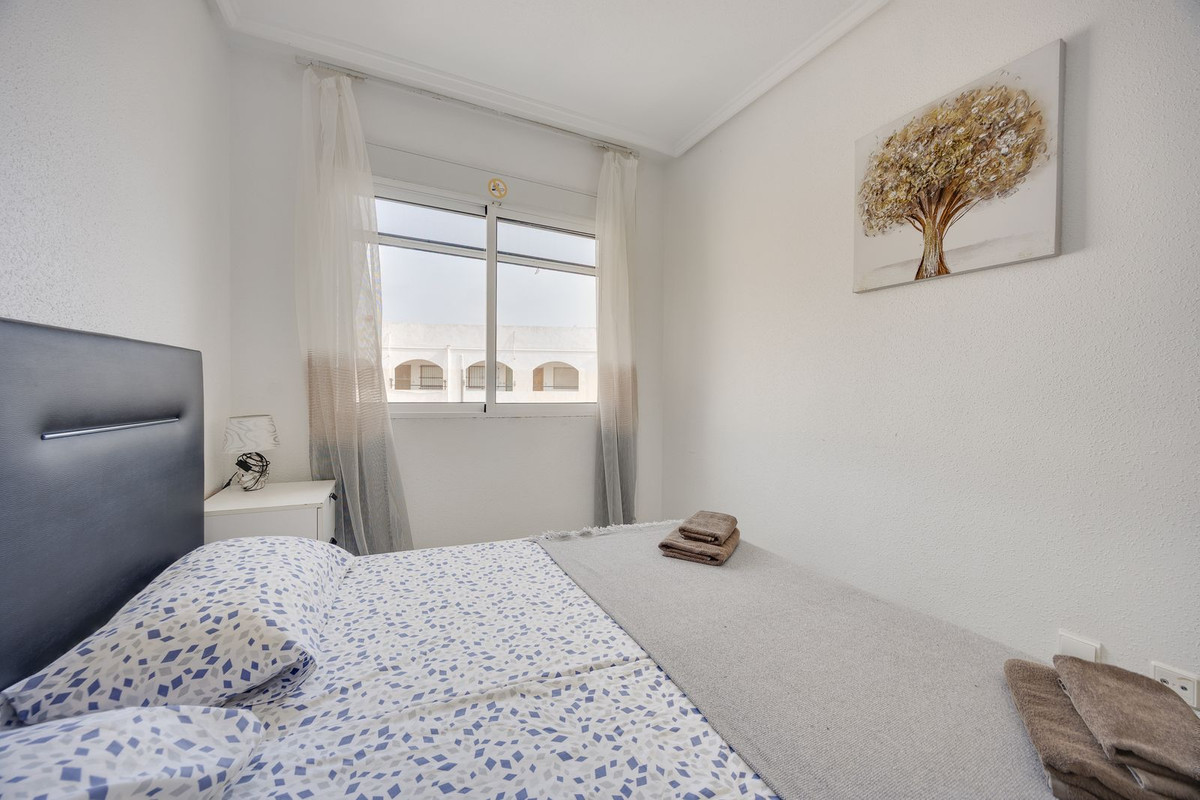 For sale - 2 Bedroom 1 Bathroom Apartment - Top Floor Apartment in Torrevieja - Torrevieja Centro  - Alicante