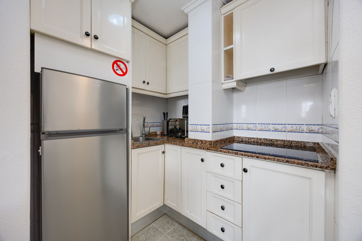 For sale - 2 Bedroom 1 Bathroom Apartment - Top Floor Apartment in Torrevieja - Torrevieja Centro  - Alicante