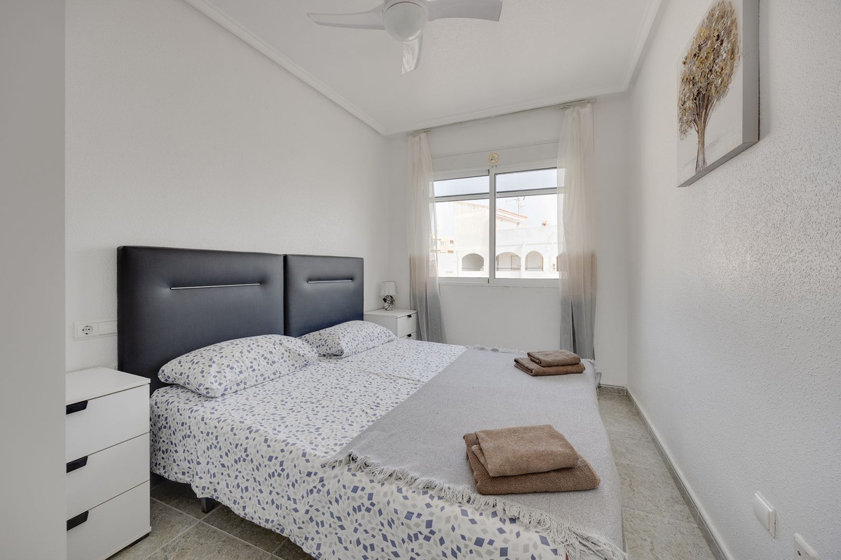 For sale - 2 Bedroom 1 Bathroom Apartment - Top Floor Apartment in Torrevieja - Torrevieja Centro  - Alicante