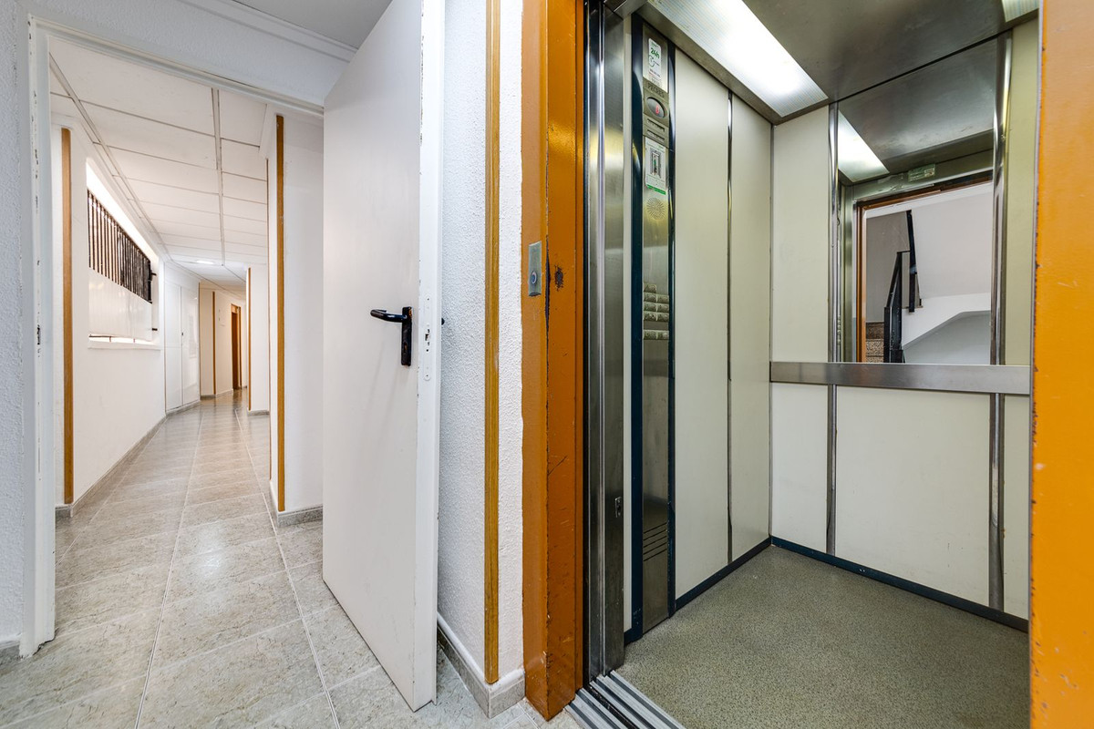 For sale - 2 Bedroom 1 Bathroom Apartment - Top Floor Apartment in Torrevieja - Torrevieja Centro  - Alicante