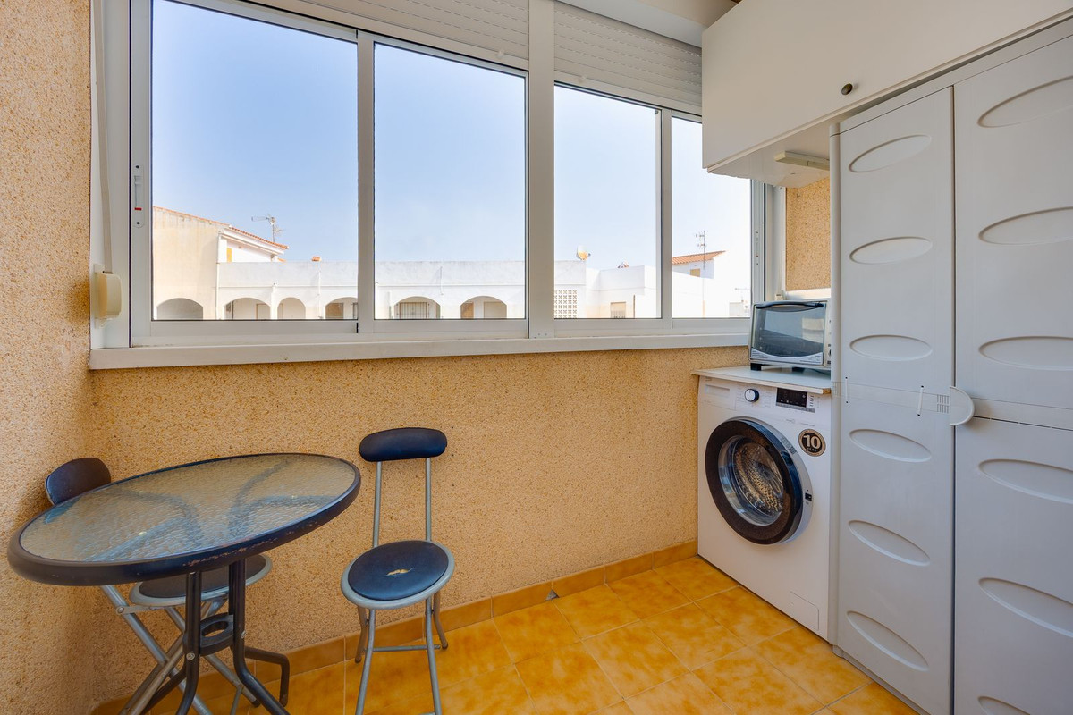 For sale - 2 Bedroom 1 Bathroom Apartment - Top Floor Apartment in Torrevieja - Torrevieja Centro  - Alicante