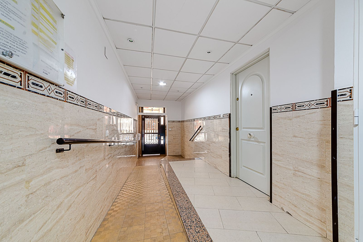 For sale - 2 Bedroom 1 Bathroom Apartment - Top Floor Apartment in Torrevieja - Torrevieja Centro  - Alicante
