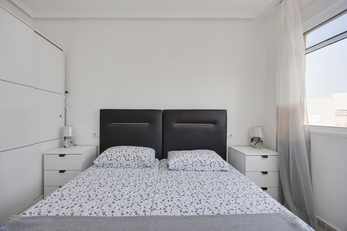 For sale - 2 Bedroom 1 Bathroom Apartment - Top Floor Apartment in Torrevieja - Torrevieja Centro  - Alicante