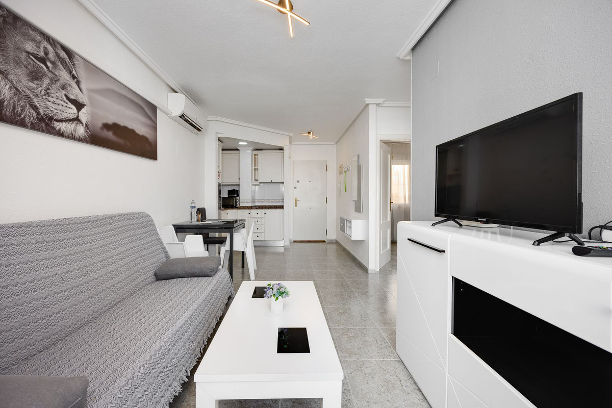 For sale - 2 Bedroom 1 Bathroom Apartment - Top Floor Apartment in Torrevieja - Torrevieja Centro  - Alicante