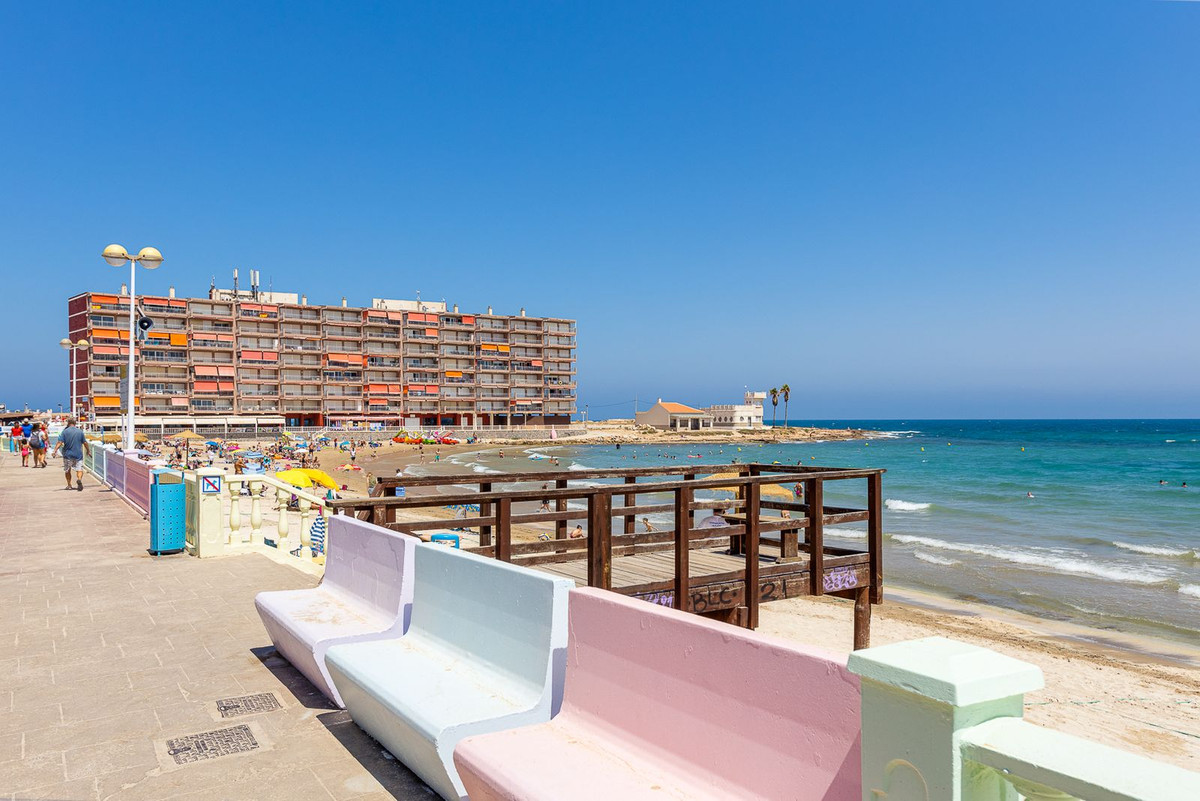 For sale - 2 Bedroom 1 Bathroom Apartment - Top Floor Apartment in Torrevieja - Torrevieja Centro  - Alicante