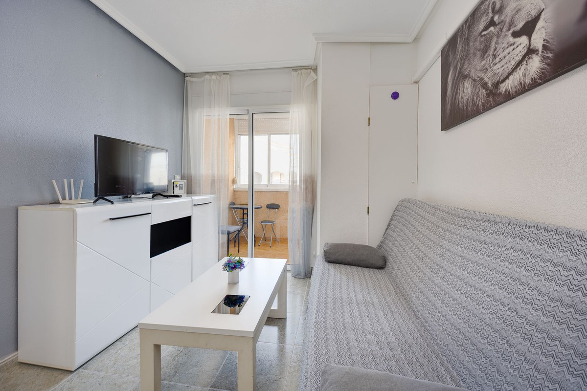 For sale - 2 Bedroom 1 Bathroom Apartment - Top Floor Apartment in Torrevieja - Torrevieja Centro  - Alicante