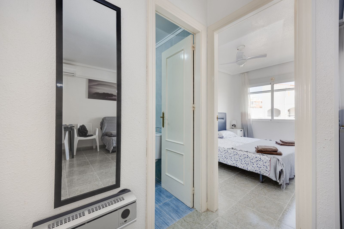 For sale - 2 Bedroom 1 Bathroom Apartment - Top Floor Apartment in Torrevieja - Torrevieja Centro  - Alicante