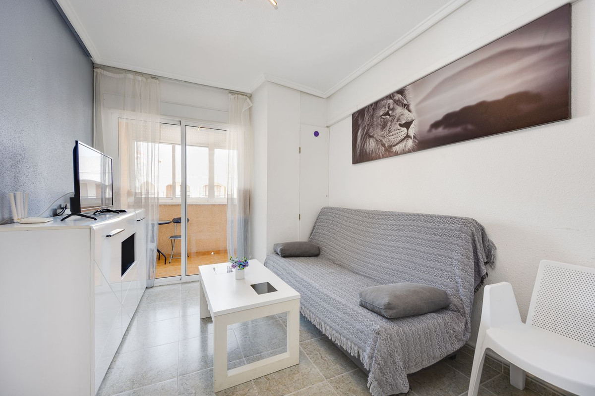 For sale - 2 Bedroom 1 Bathroom Apartment - Top Floor Apartment in Torrevieja - Torrevieja Centro  - Alicante