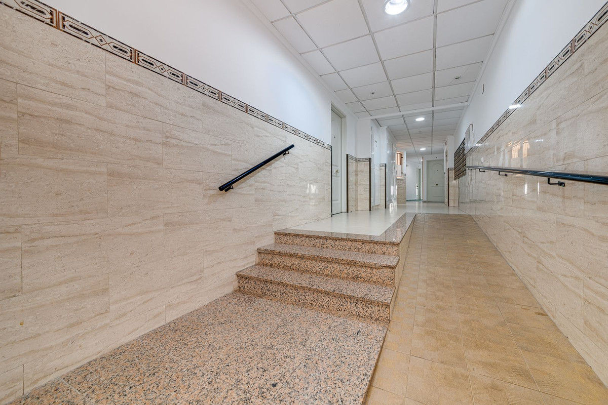 For sale - 2 Bedroom 1 Bathroom Apartment - Top Floor Apartment in Torrevieja - Torrevieja Centro  - Alicante