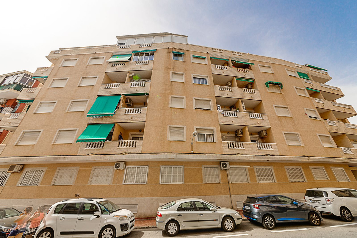 For sale - 2 Bedroom 1 Bathroom Apartment - Top Floor Apartment in Torrevieja - Torrevieja Centro  - Alicante