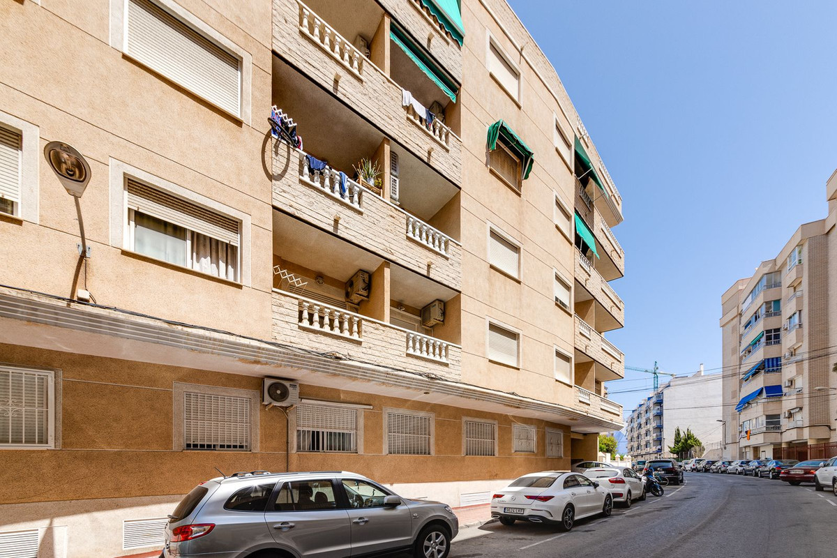For sale - 2 Bedroom 1 Bathroom Apartment - Top Floor Apartment in Torrevieja - Torrevieja Centro  - Alicante