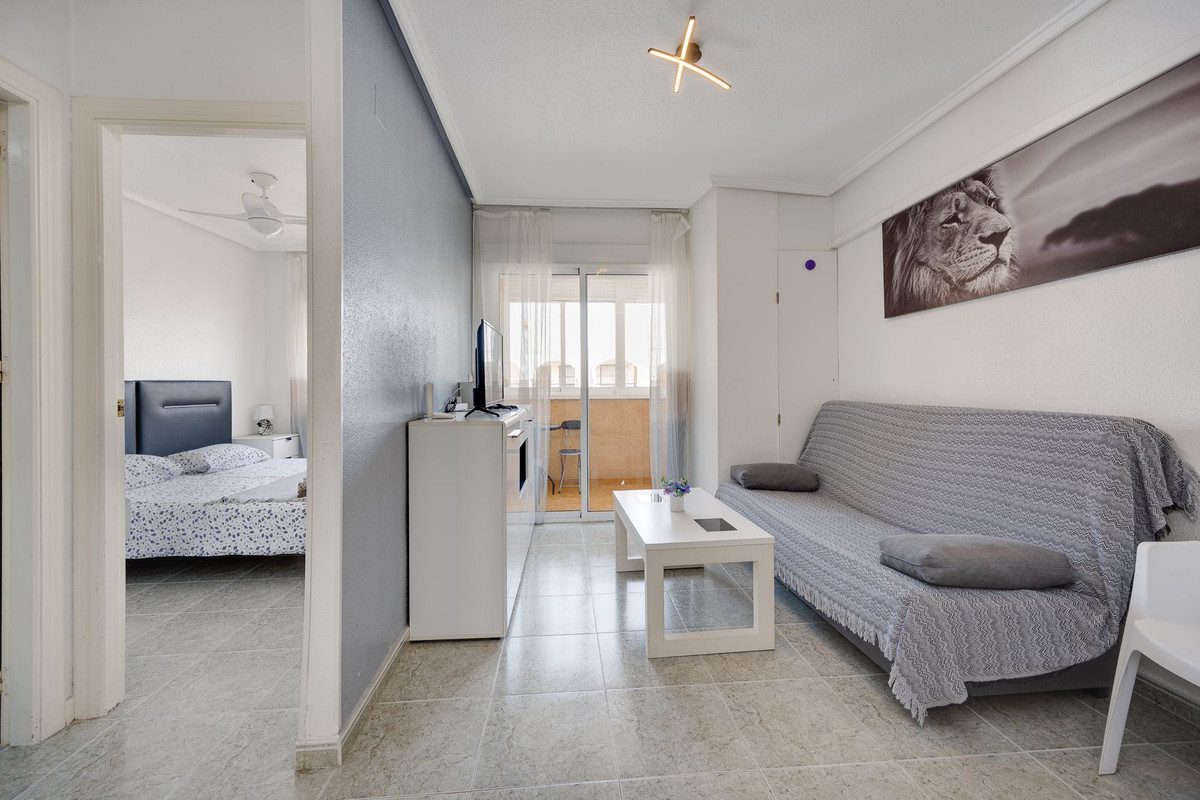 For sale - 2 Bedroom 1 Bathroom Apartment - Top Floor Apartment in Torrevieja - Torrevieja Centro  - Alicante
