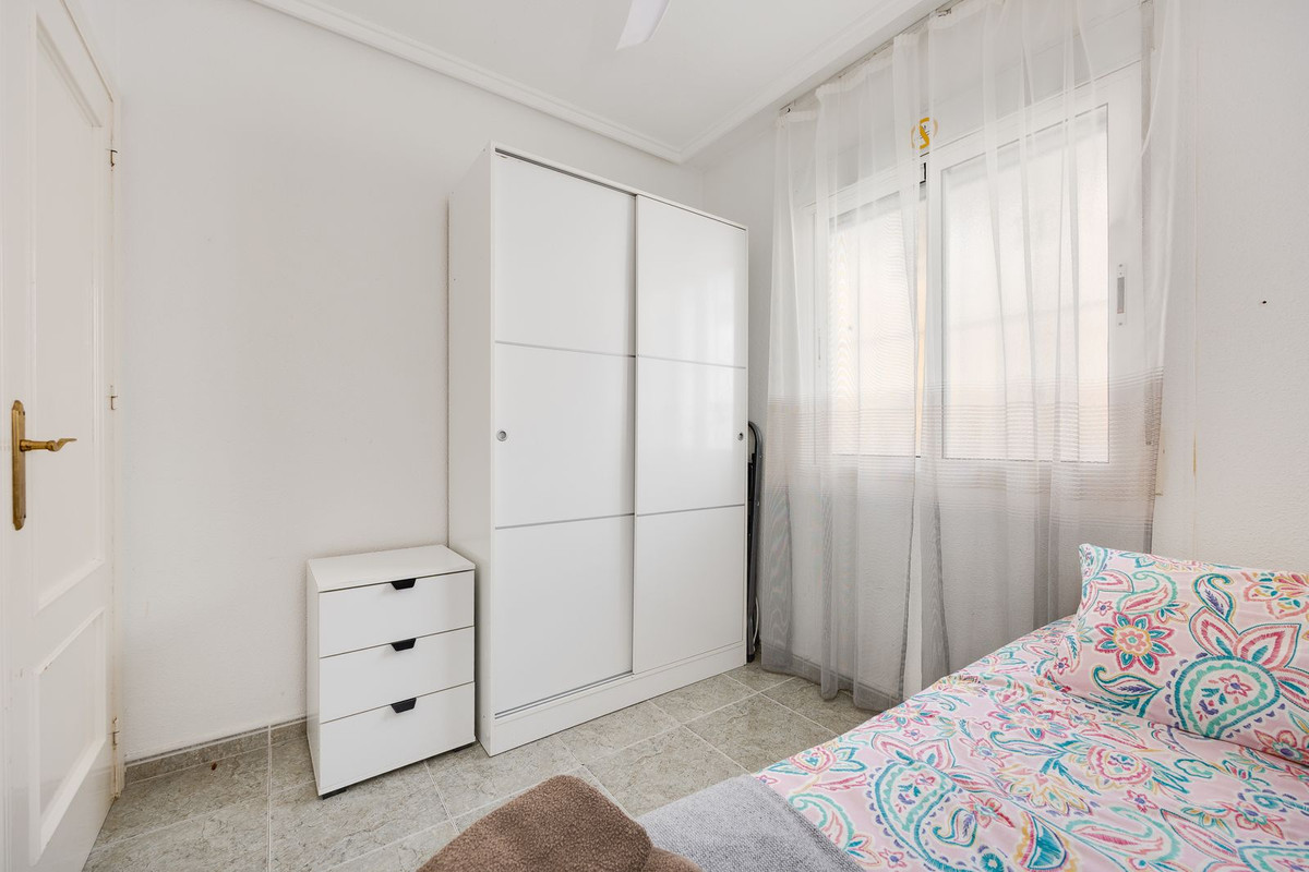 For sale - 2 Bedroom 1 Bathroom Apartment - Top Floor Apartment in Torrevieja - Torrevieja Centro  - Alicante