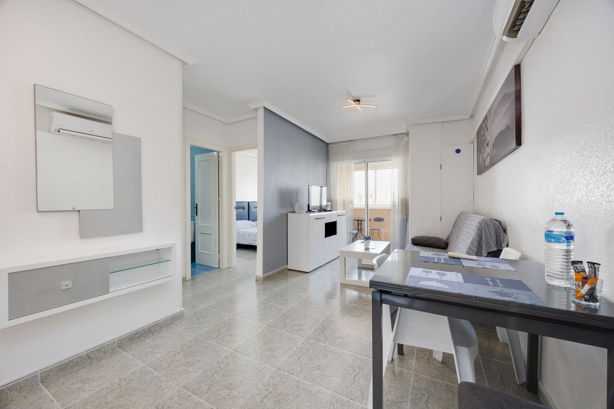 For sale - 2 Bedroom 1 Bathroom Apartment - Top Floor Apartment in Torrevieja - Torrevieja Centro  - Alicante