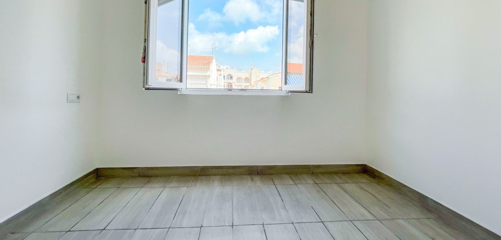 For sale - 2 Bedroom 1 Bathroom Apartment in Torrevieja - Torrevieja  - Costa Blanca (Alicante)