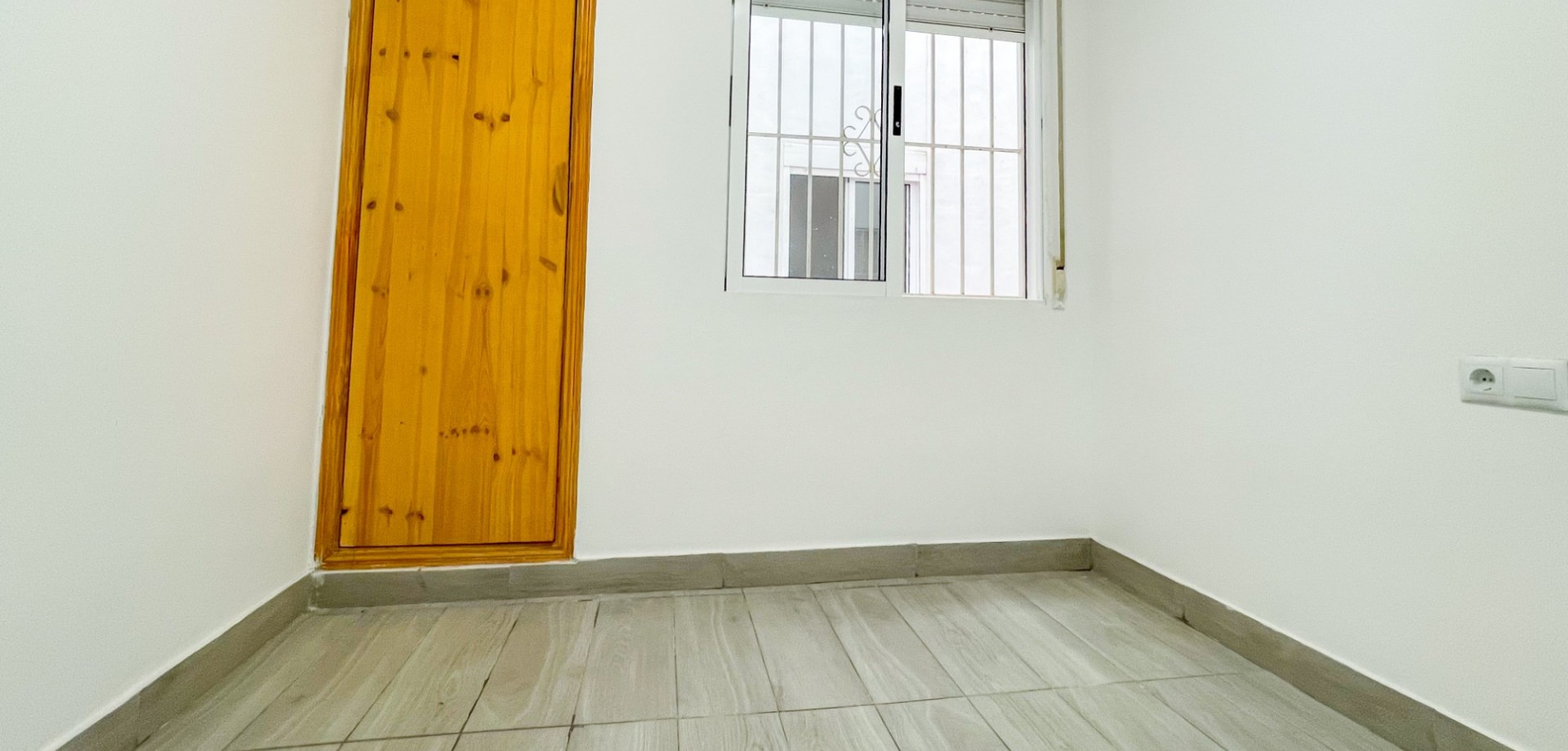 For sale - 2 Bedroom 1 Bathroom Apartment in Torrevieja - Torrevieja  - Costa Blanca (Alicante)