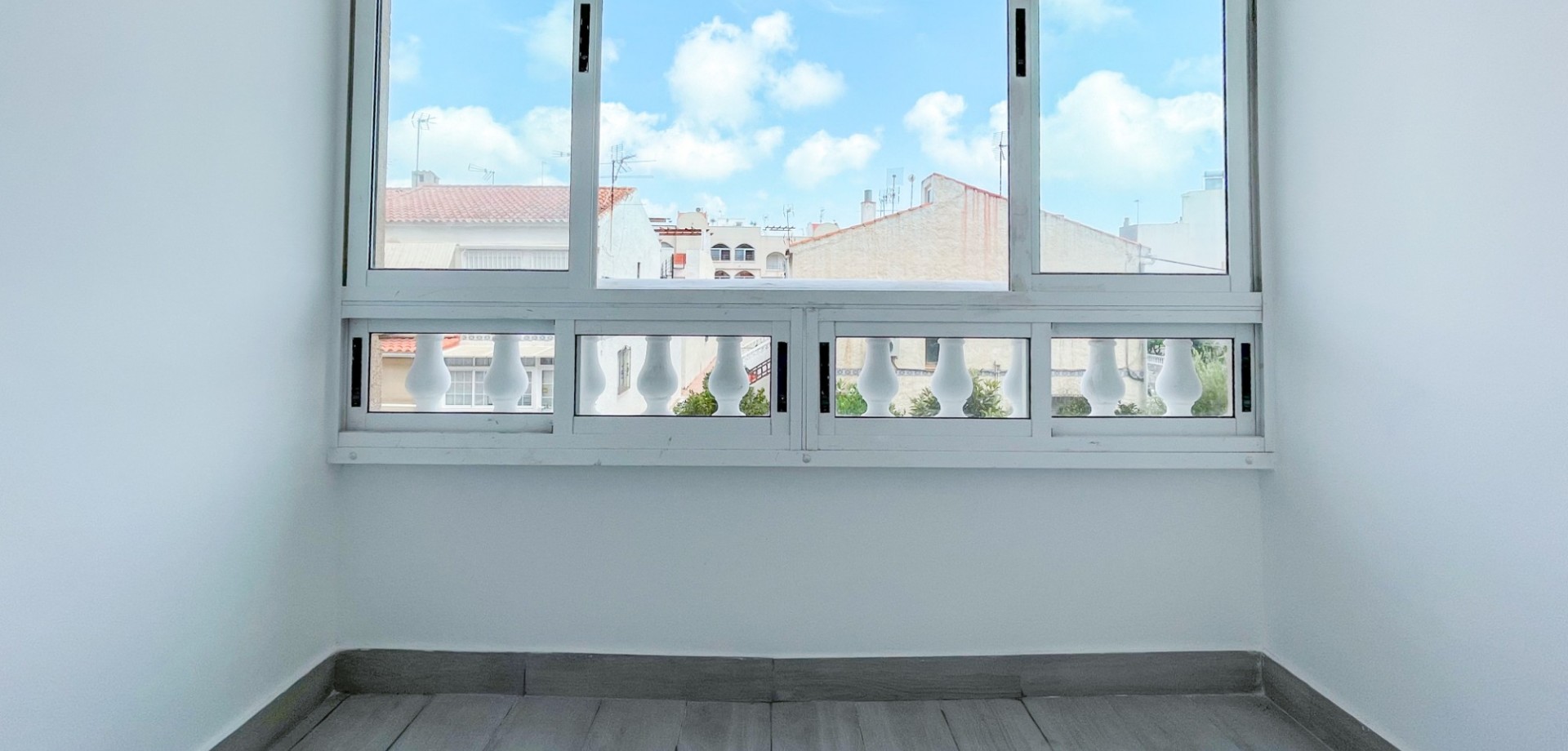 For sale - 2 Bedroom 1 Bathroom Apartment in Torrevieja - Torrevieja  - Costa Blanca (Alicante)