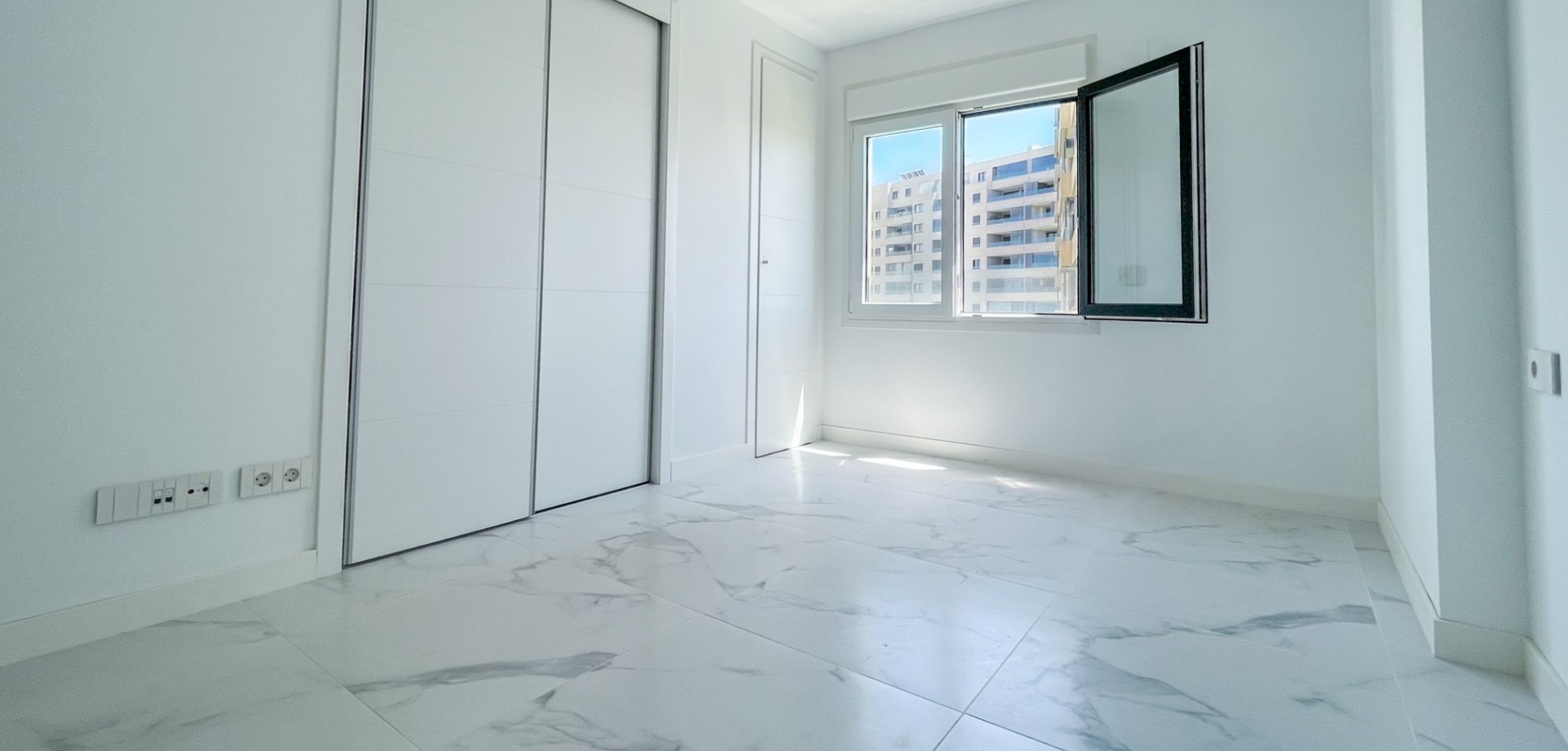 For sale - 3 Bedroom 2 Bathroom Apartment in Orihuela Costa - Punta Prima  - Costa Blanca (Alicante)
