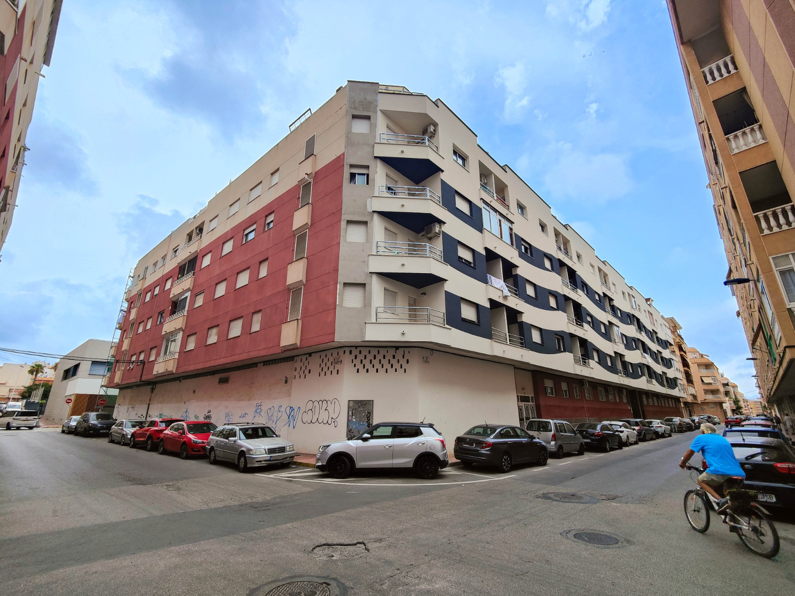 For sale - Commercial property in Torrevieja - El Acequion - Los Náufragos  - Alicante