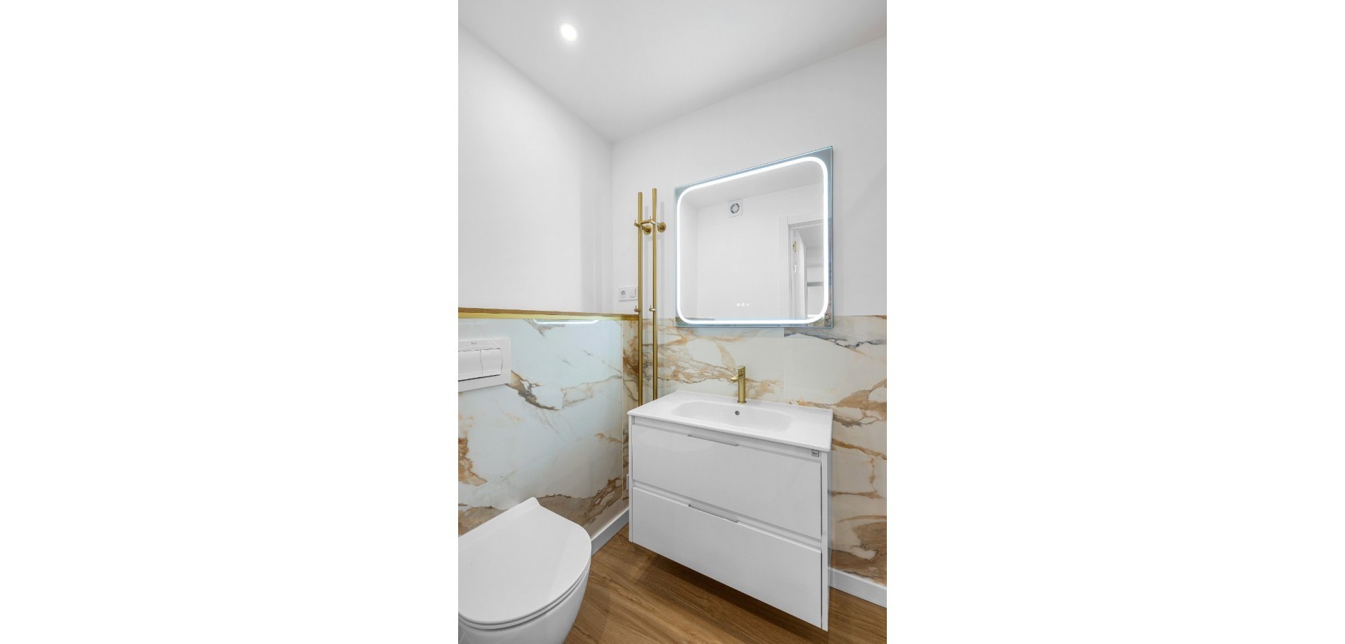 For sale - 2 Bedroom 2 Bathroom Penthouse in Torrevieja - Punta Prima    - Alicante