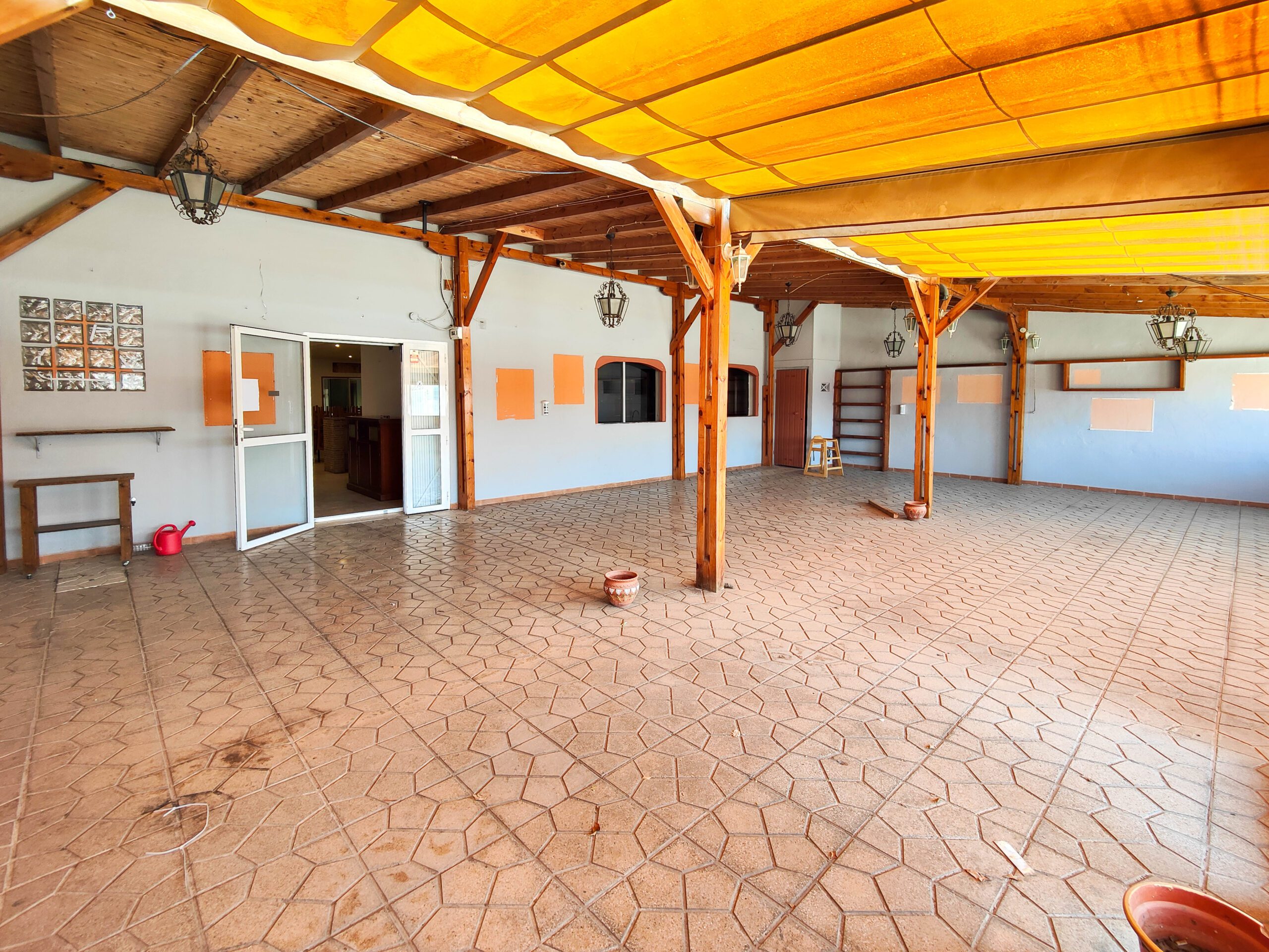 For sale - 6 Bedroom 3 Bathroom Commercial property in Torrevieja - La Siesta - El Salado - Torreta  - Alicante