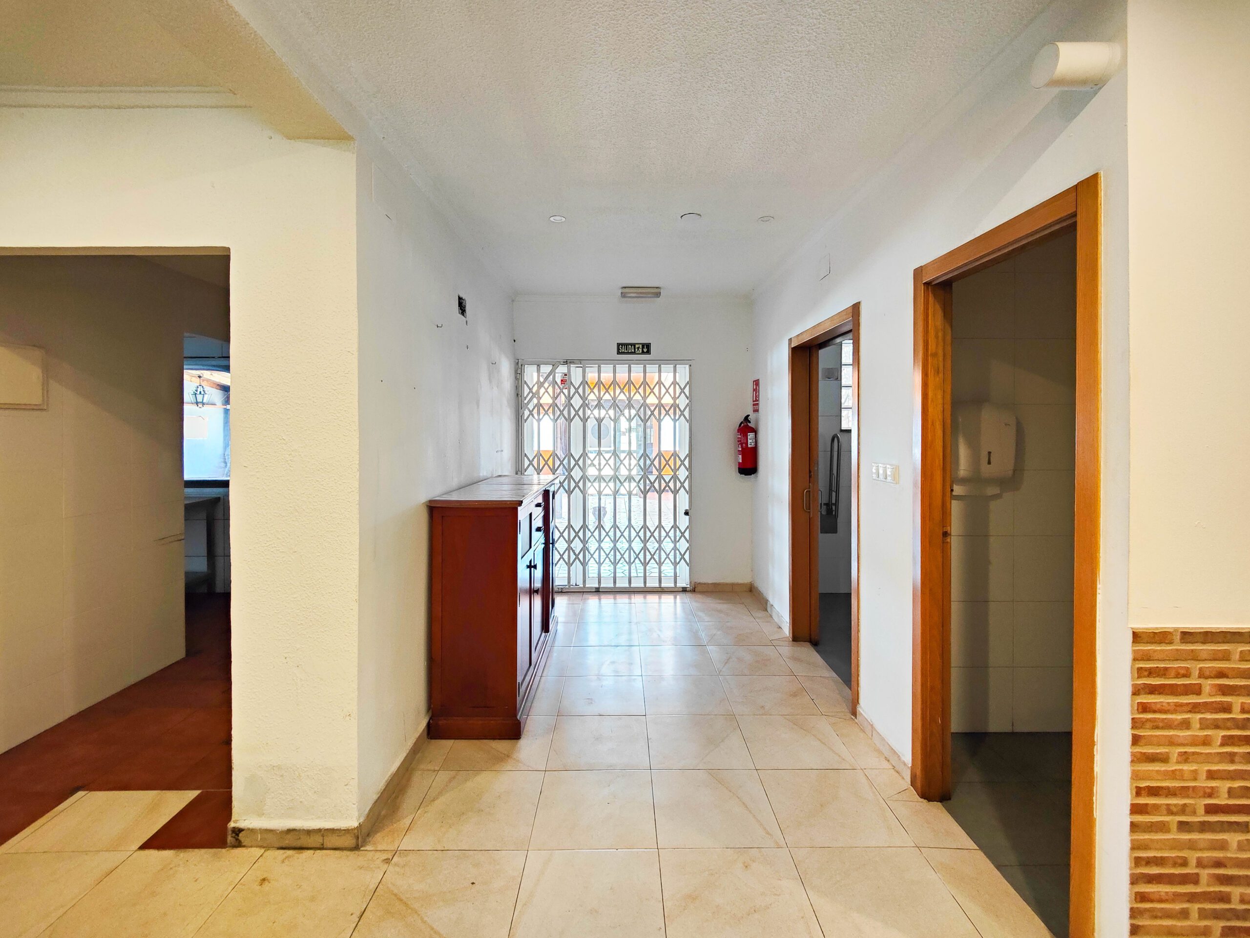 For sale - 6 Bedroom 3 Bathroom Commercial property in Torrevieja - La Siesta - El Salado - Torreta  - Alicante